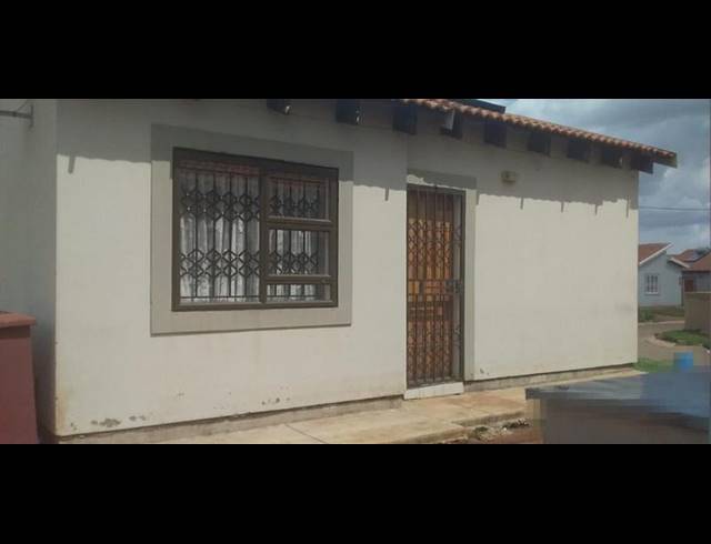 2 BEDROOM HOUSE FOR SALE IN LAKESIDE